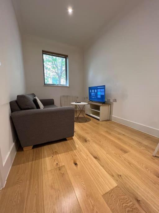 Cozy Modern Apartment In Croydon Central Eksteriør billede