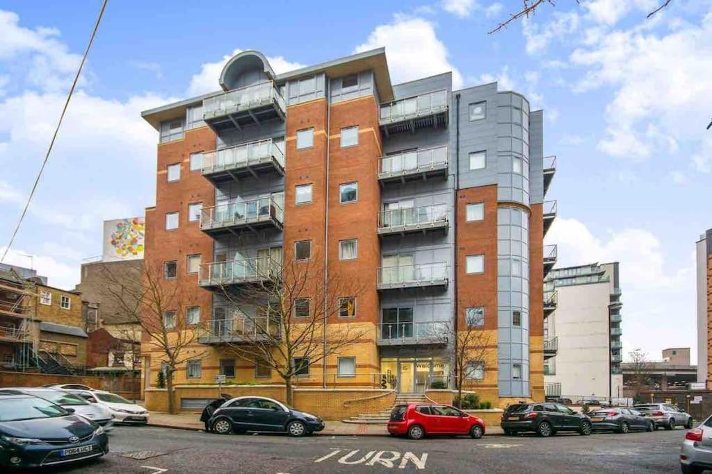 Cozy Modern Apartment In Croydon Central Eksteriør billede
