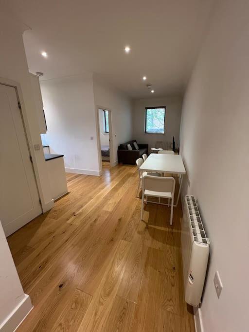 Cozy Modern Apartment In Croydon Central Eksteriør billede