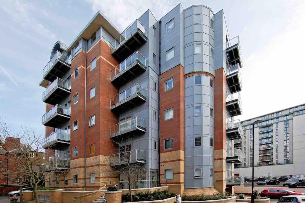 Cozy Modern Apartment In Croydon Central Eksteriør billede