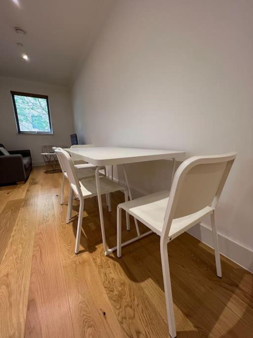 Cozy Modern Apartment In Croydon Central Eksteriør billede